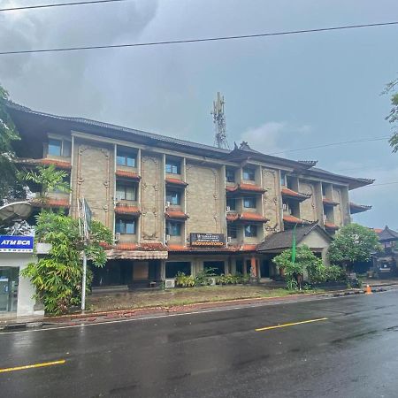 Urbanview Hotel Taman Suci Denpasar  Exterior photo