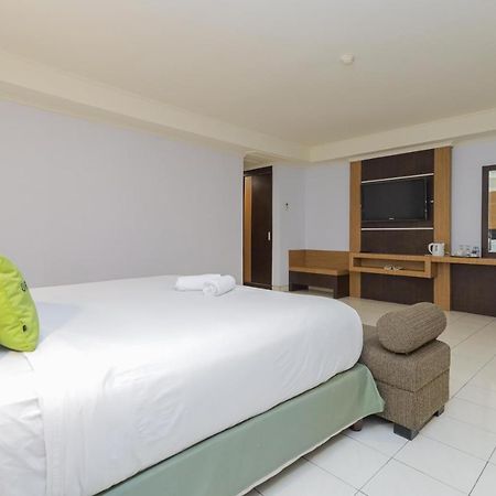 Urbanview Hotel Taman Suci Denpasar  Exterior photo