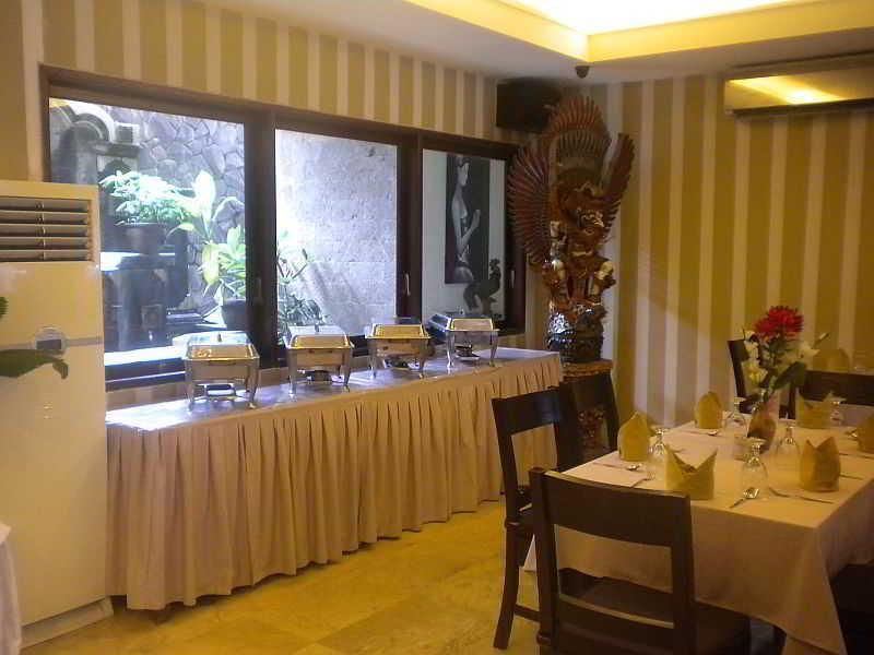 Urbanview Hotel Taman Suci Denpasar  Exterior photo