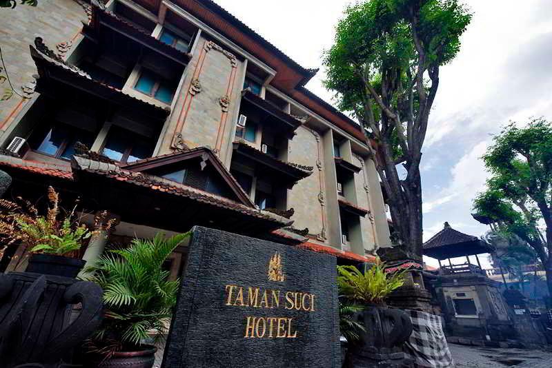 Urbanview Hotel Taman Suci Denpasar  Exterior photo