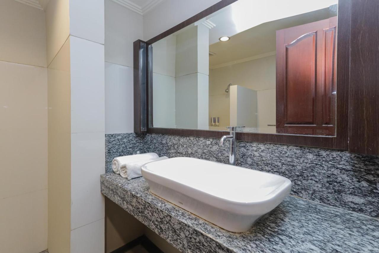 Urbanview Hotel Taman Suci Denpasar  Exterior photo