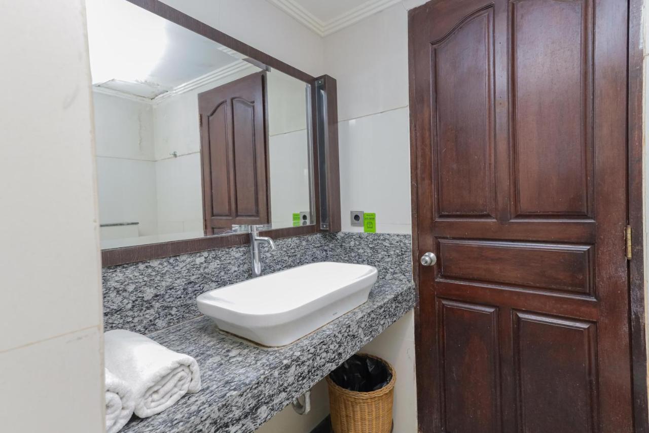 Urbanview Hotel Taman Suci Denpasar  Exterior photo