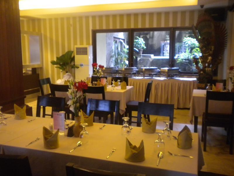 Urbanview Hotel Taman Suci Denpasar  Exterior photo